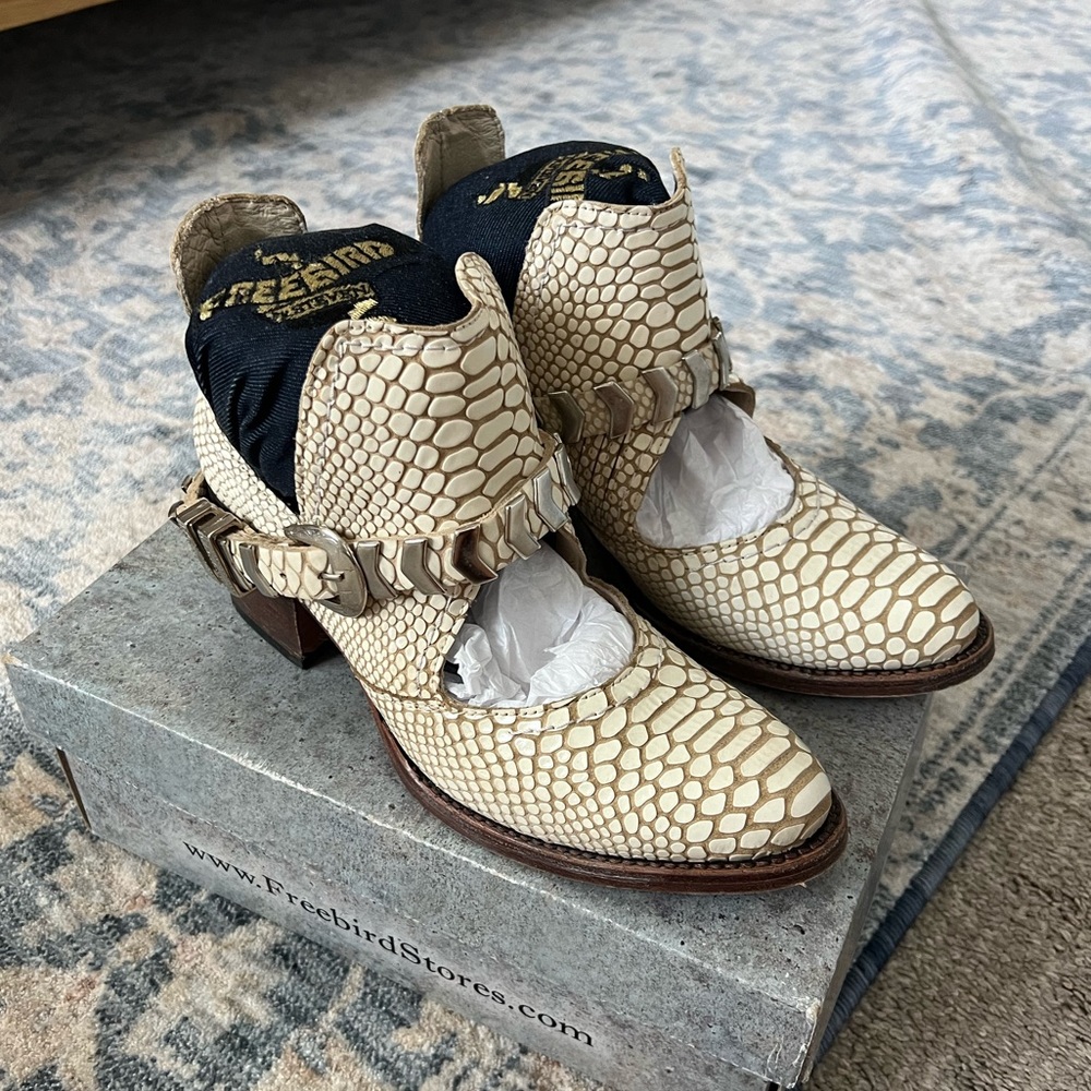 FreeBird Blade booties